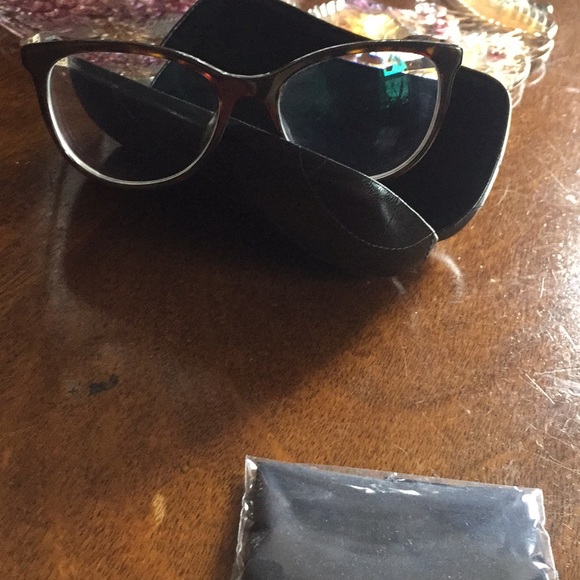 Chanel eyeglass frame - Picture 4 of 4